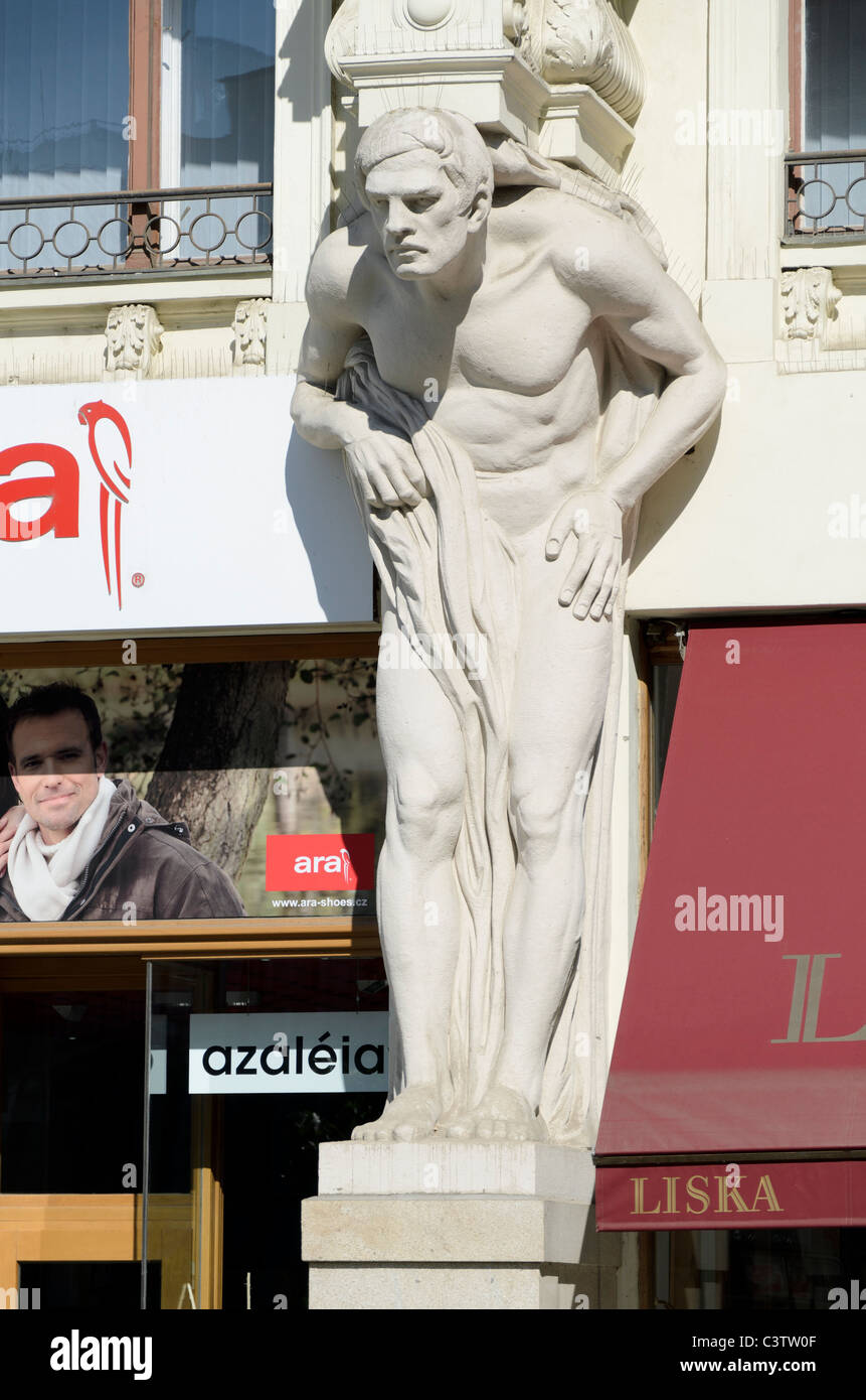 Statua in Namesti Svobody, piazza principale, Brno Foto Stock