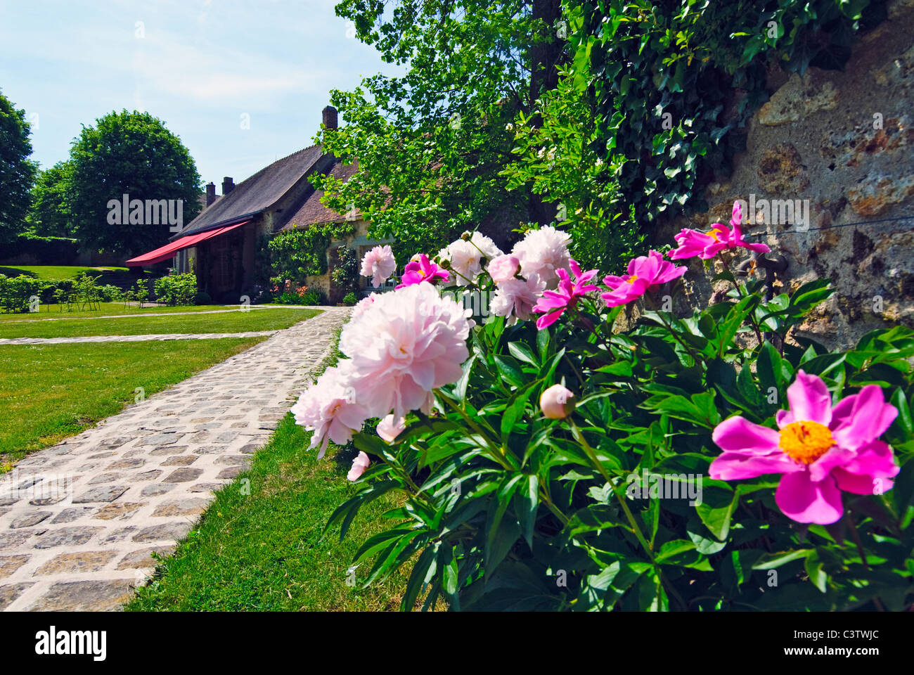 Il giardino di il Duca e la Duchessa di Windsor del paese home Le Moulin de la Tuilerie di Gif sur Yvette, Francia Foto Stock