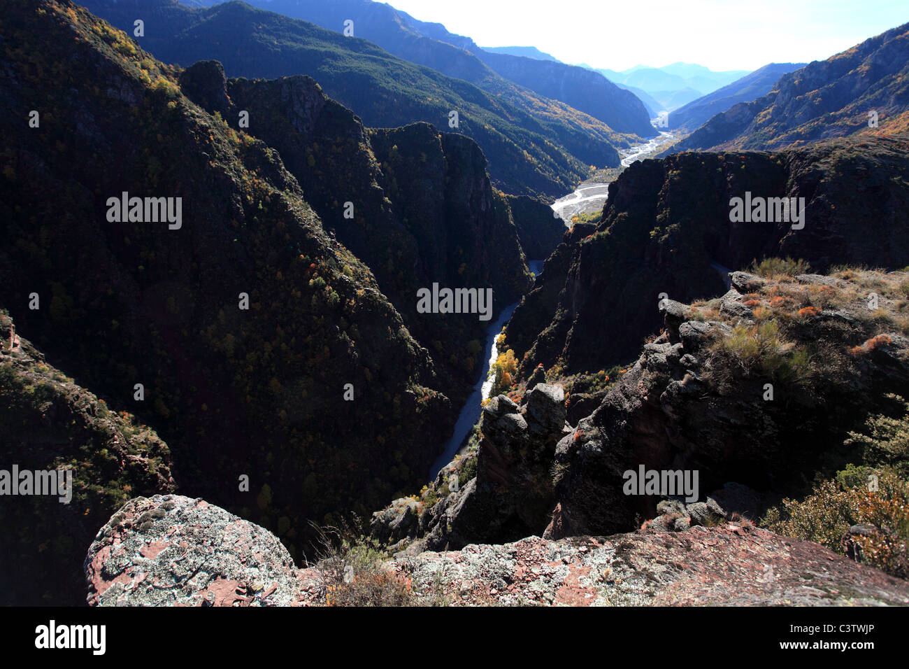 Il suggestivo colore rosso Gorges de Daluis nel nord Alpi Marittime è stata sfruttata per il suo rame fino agli inizi del XX Foto Stock