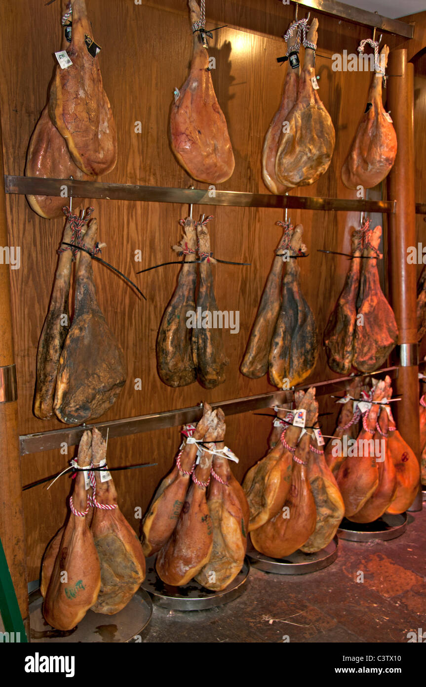 Coruna Spagna mercato macellaio Jamon Iberico prosciutto carne Foto Stock