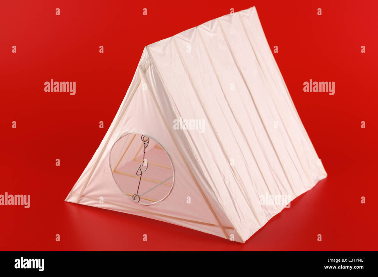 Filo triangolare e carta lightshade Foto Stock