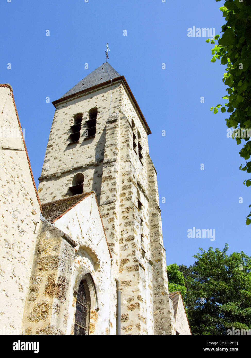 La chiesa di Saint-Rémi di Gif sur Yvette. vicino a Parigi, Francia Foto Stock