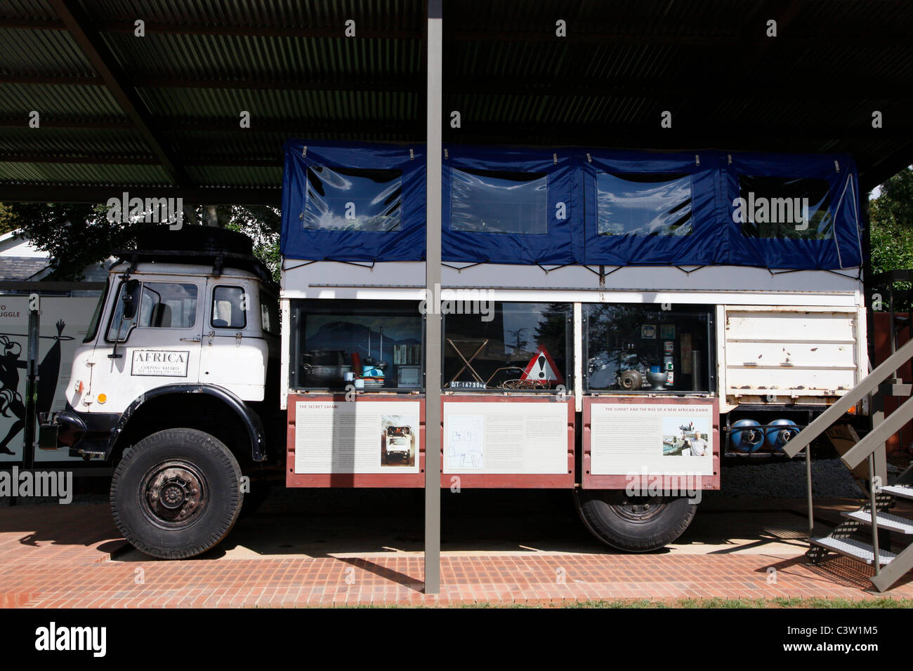 Overland carrello utilizzato per contrabbandare armi in Sud Africa. Il museo a foglia di gigli fattoria dove Nelson Mandela è stato catturato. Foto Stock