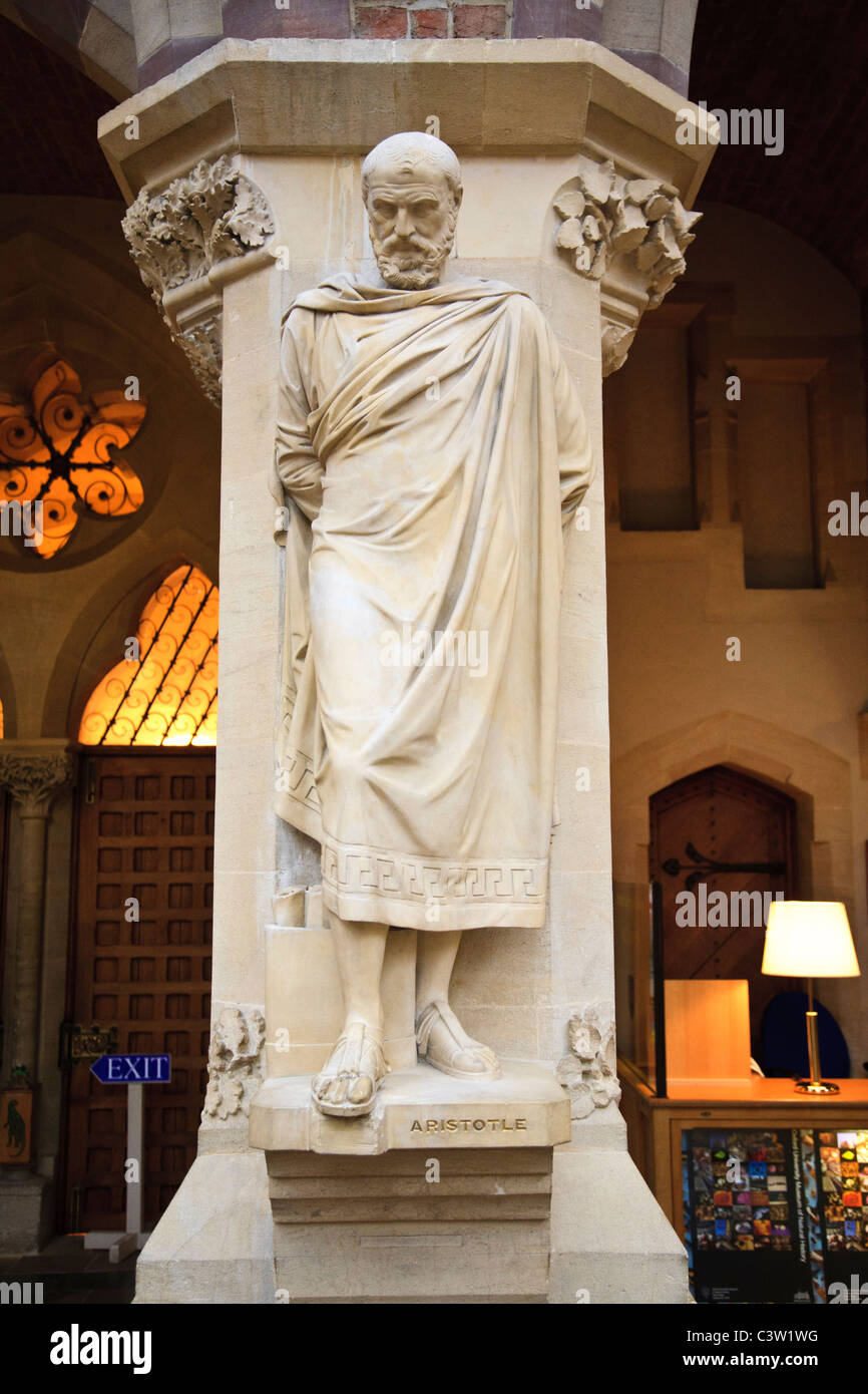 Una statua di Aristotele al Museo di Storia Naturale dell'Università di Oxford, Oxford, Inghilterra Foto Stock