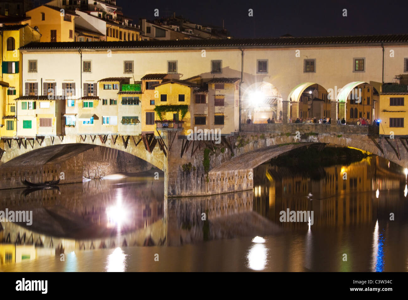 Questa è un immagine del Ponte Vecchio ponte che attraversa il fiume Arno, a Firenze (Italia). Foto Stock