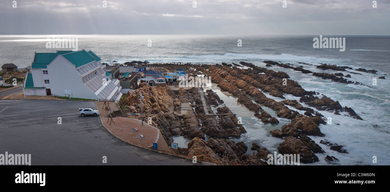 Il ben noto punto Hotel on the rocks, Mossel Bay, Provincia del Capo, in Sud Africa Foto Stock
