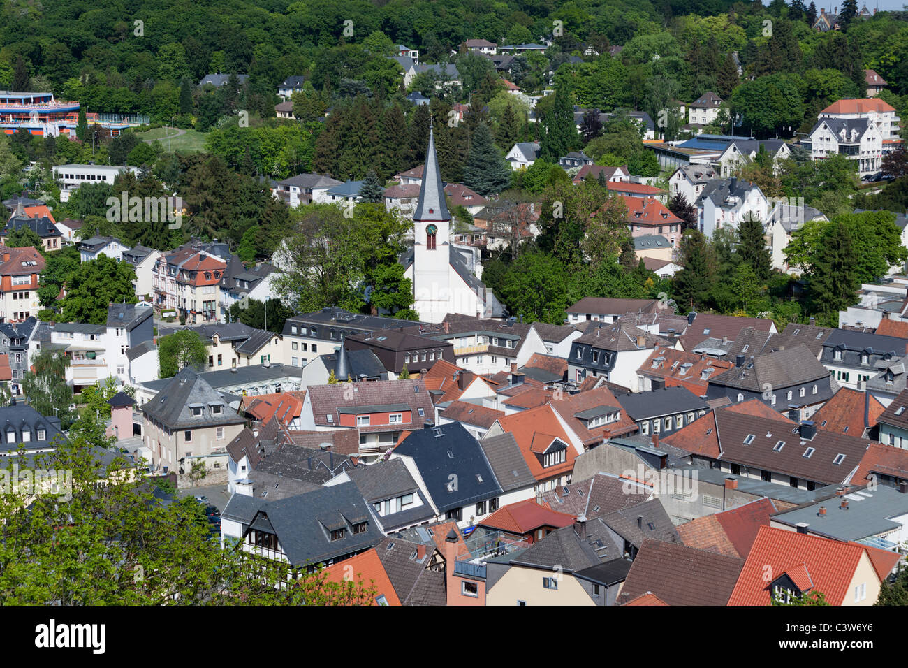 Königstein Altstadt (Città Vecchia) da sopra una delle tante belle città di " commuters " intorno a Francoforte nel Taunus hills. Foto Stock