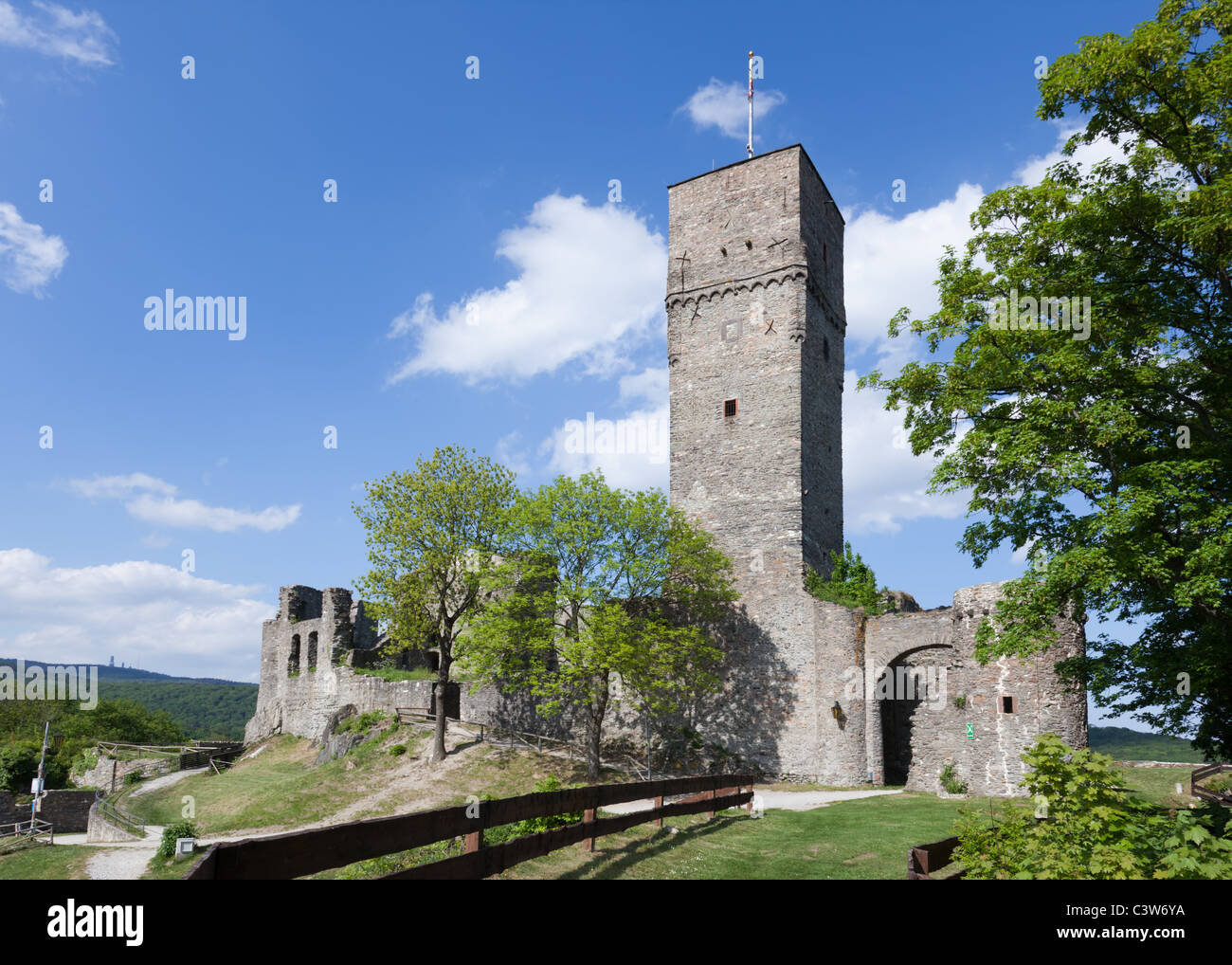 Le rovine del castello di Koenigstein, risalente in parti circa 800 anni. Koenigstein è situato nelle colline Taunus. Foto Stock