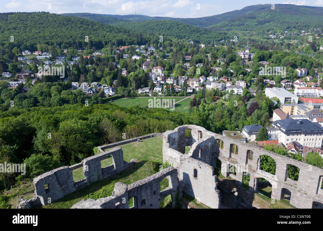Le rovine del castello di Koenigstein, risalente in parti circa 800 anni. Koenigstein è situato nelle colline Taunus Foto Stock