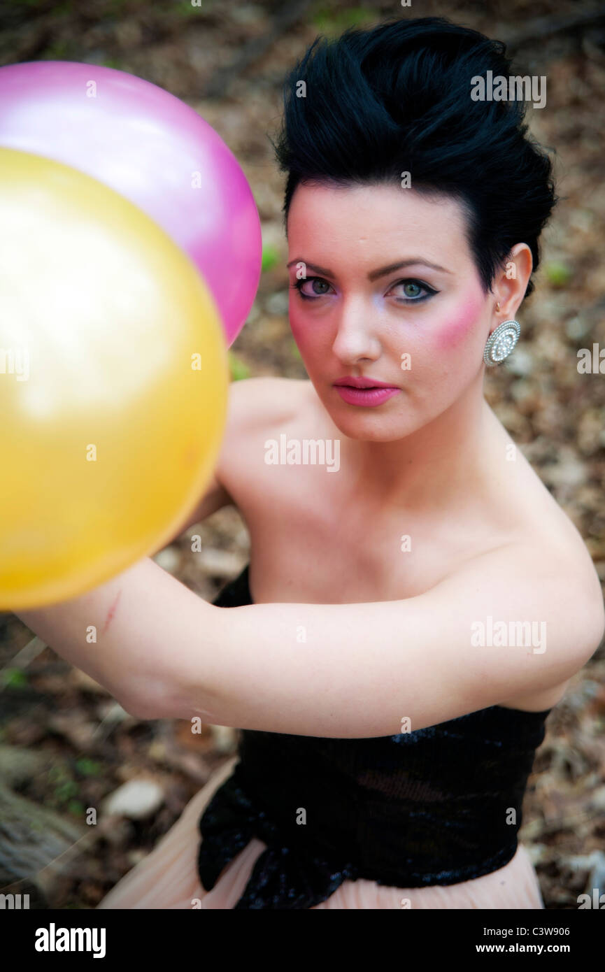 Bella ragazza giovane con palloncini Foto Stock