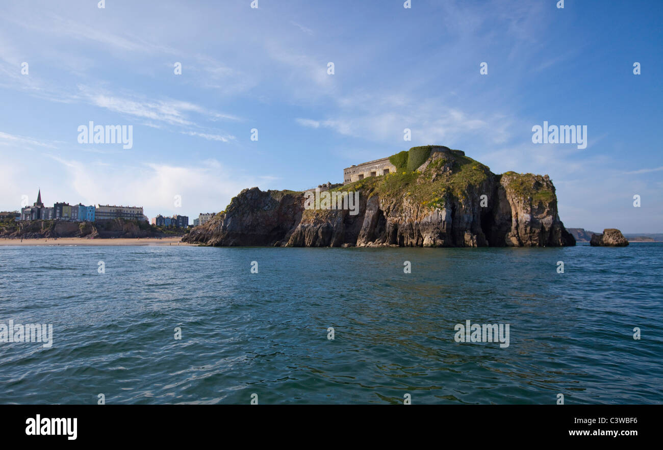 Santa Caterina isola vista dal mare vicino Tenby Pembrokeshire Wales 117687 Caldey Foto Stock