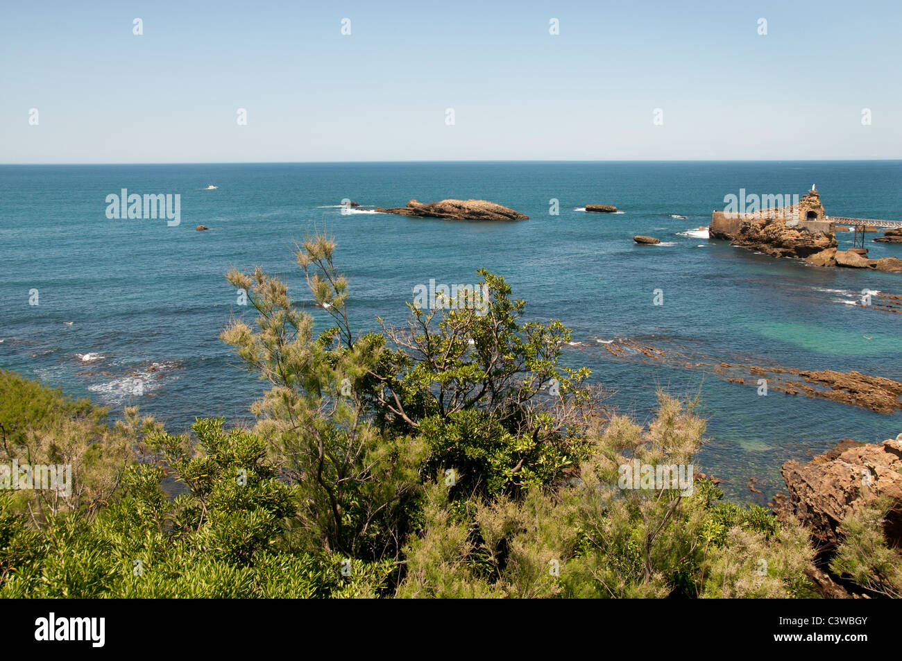 Francia - Francese Biarritz vecchio Porto Mare rocce La Plage du Port-Vieux Pirenei Atlantiques Aquitaines flood marea flusso di riflusso Foto Stock