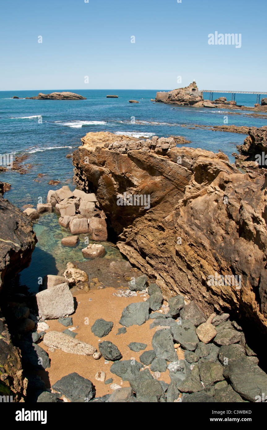 Francia - Francese Biarritz vecchio Porto Mare rocce La Plage du Port-Vieux Pirenei Atlantiques Aquitaines flood marea flusso di riflusso Foto Stock