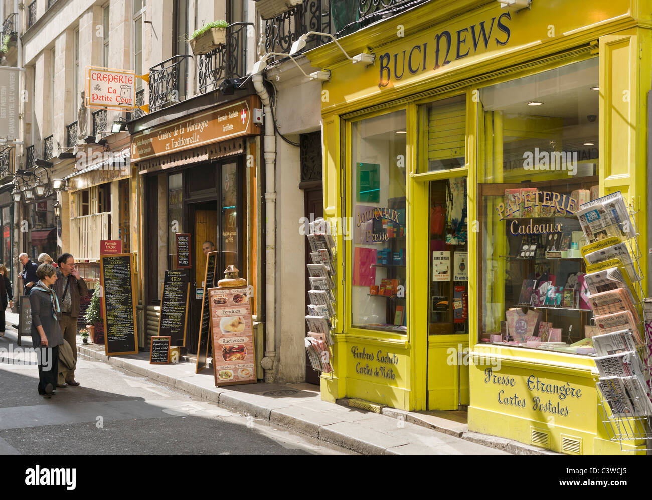 I negozi di rue Buci, distretto di Saint Germain, Paris, Francia Foto Stock