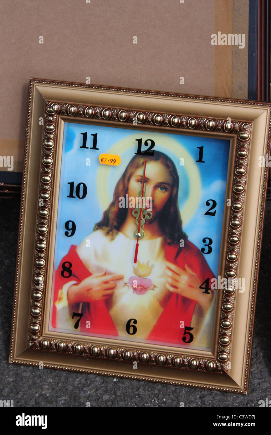 Orologio cattolica in vendita in Irlanda a Knock Foto Stock