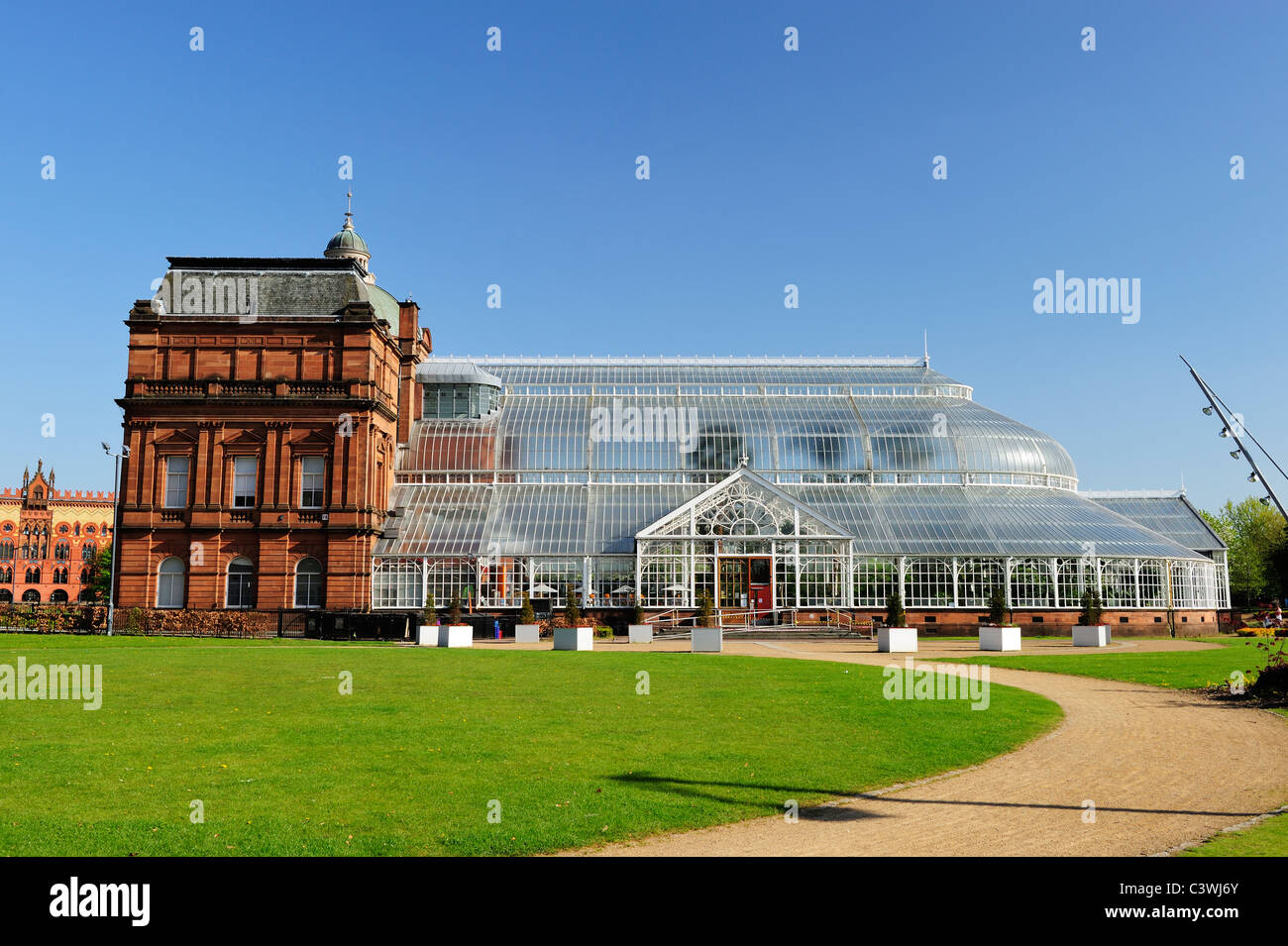 Palazzo del Popolo e giardini invernali sul verde di Glasgow, Scozia Foto Stock