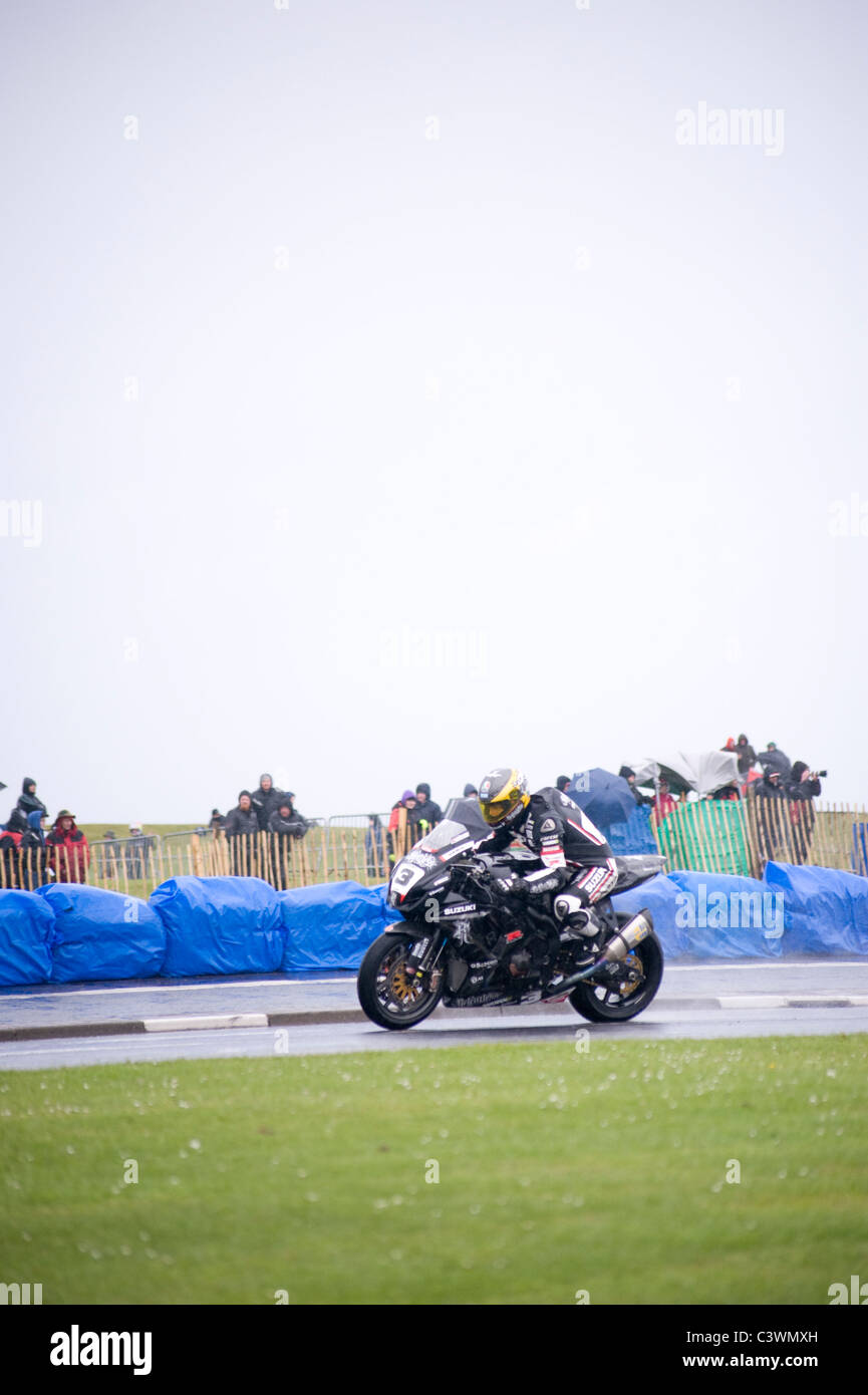 Guy Martin sulla costa sezione stradale del 2011 Relentless Nord Ovest 200 Foto Stock