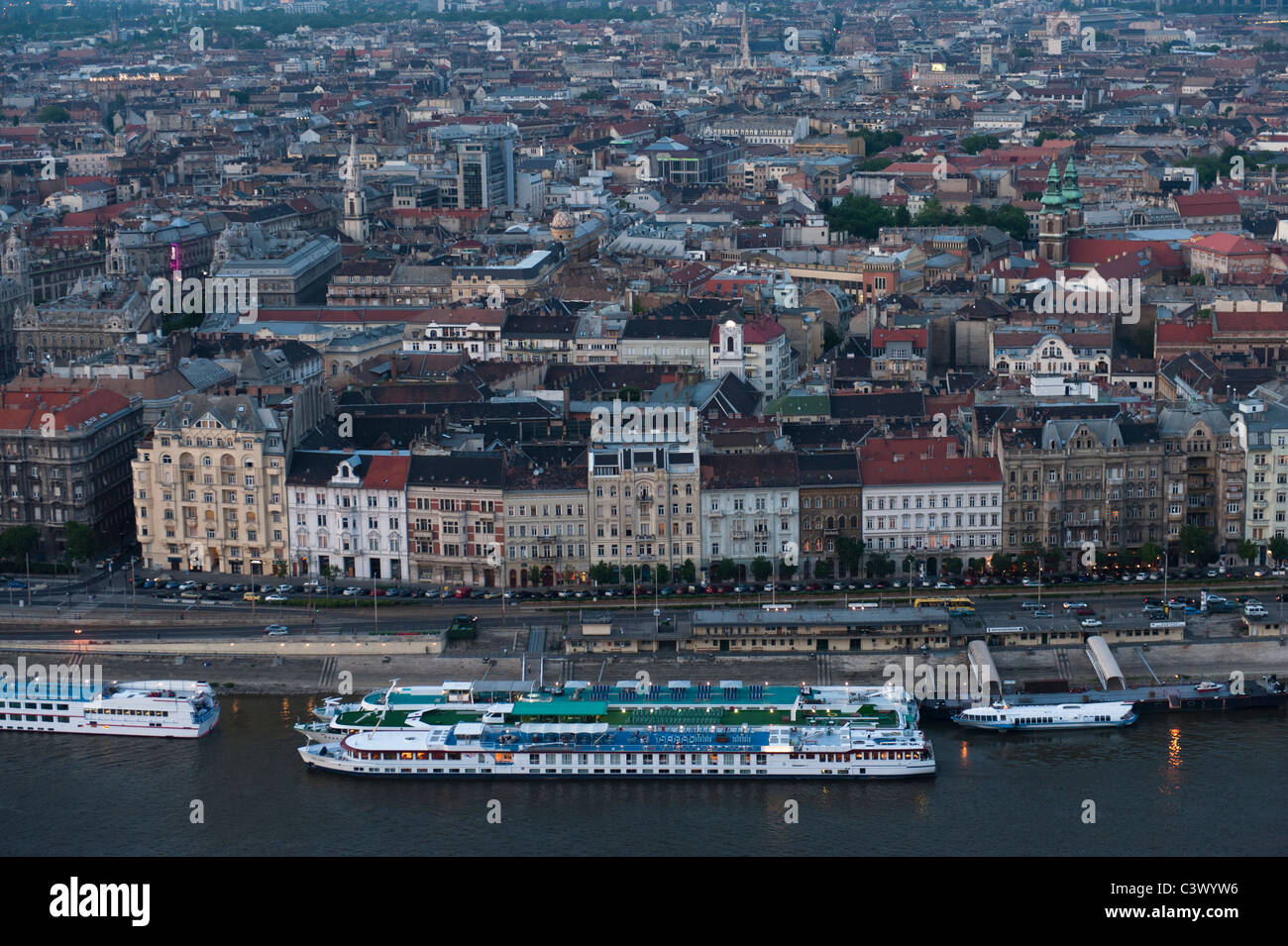 Il fiume Danubio e il centro cittadino di Budapest. Foto Stock