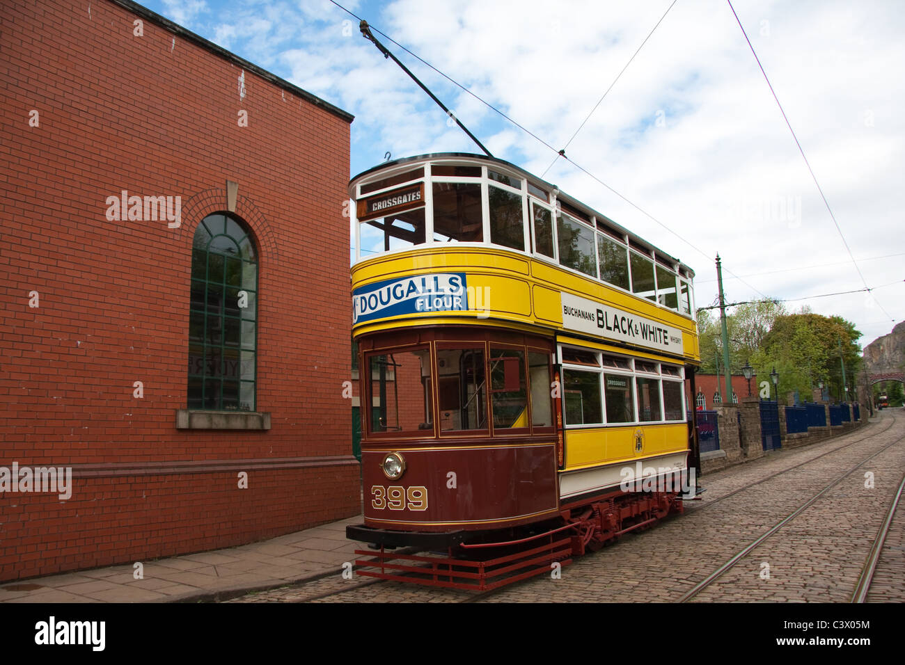 Il vecchio tram n. 399, utilizzato in Leeds risalente al 1926, a Crich il Museo del Tram Foto Stock