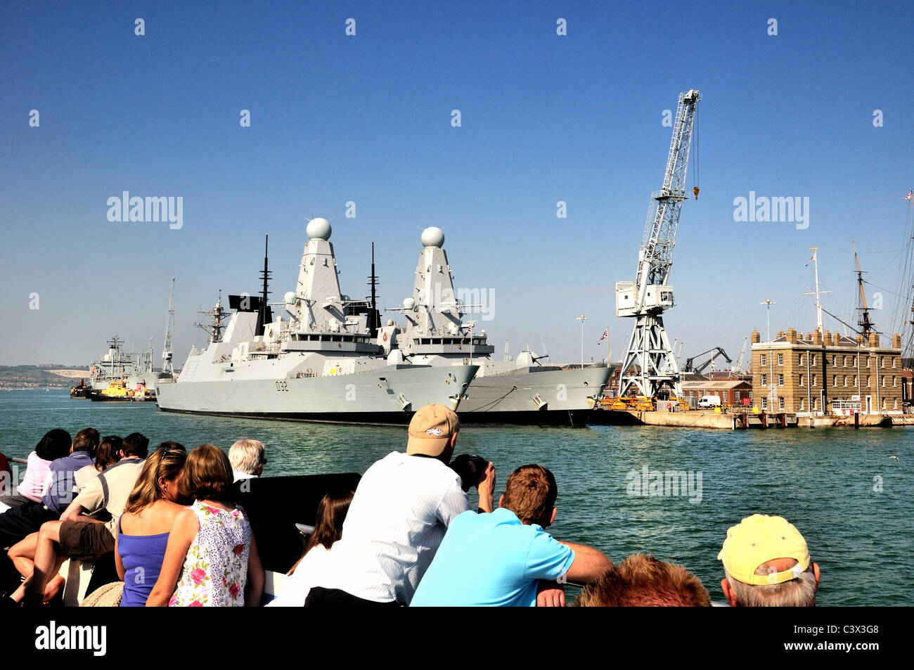 Tipo 45 Navy cacciatorpediniere a Portsmouth dockyard Foto Stock
