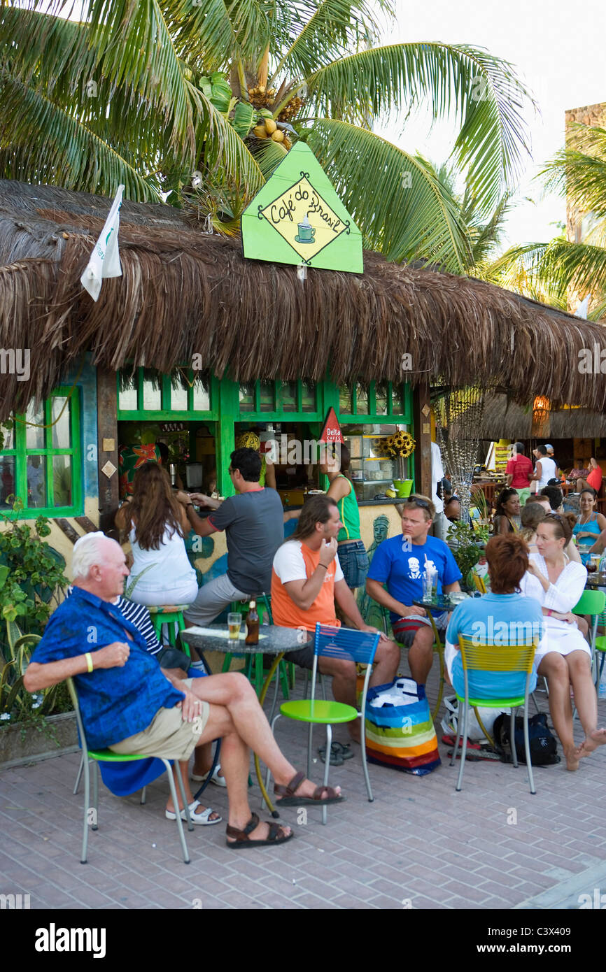 Il Brasile, Recife, Praia de Galinhas, Outdoor Cafe. Foto Stock