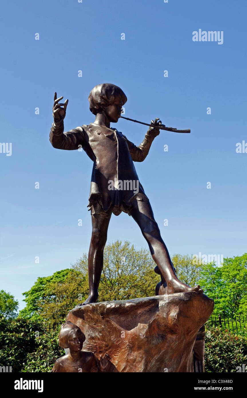 Statua di Sefton Park Liverpool. James Barrie Peter Pan. Foto Stock