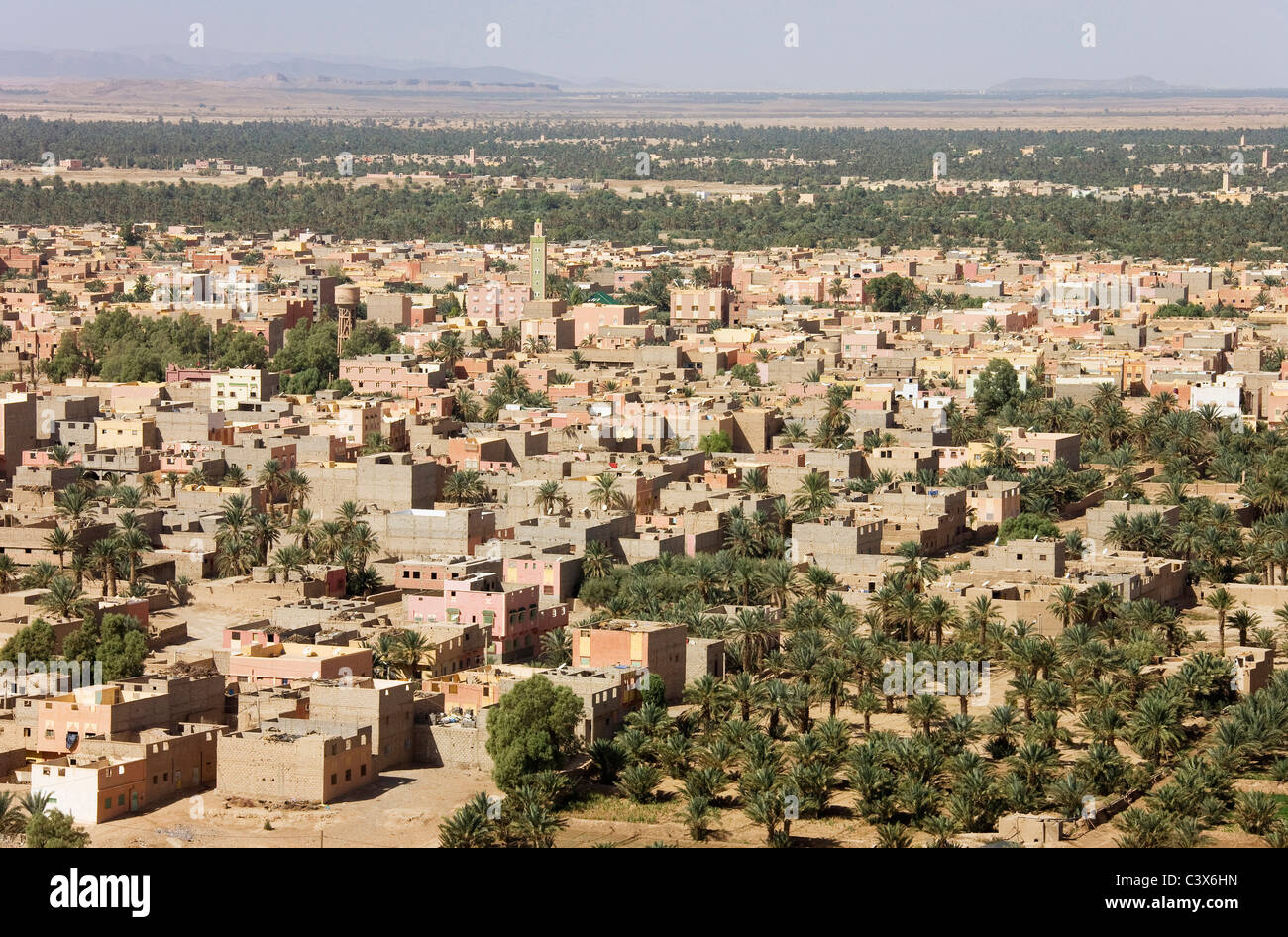 La città di Erfoud con la sua ampia palmeries è situato nel Tafilalt al bordo del deserto. A sud-est del Marocco. Foto Stock