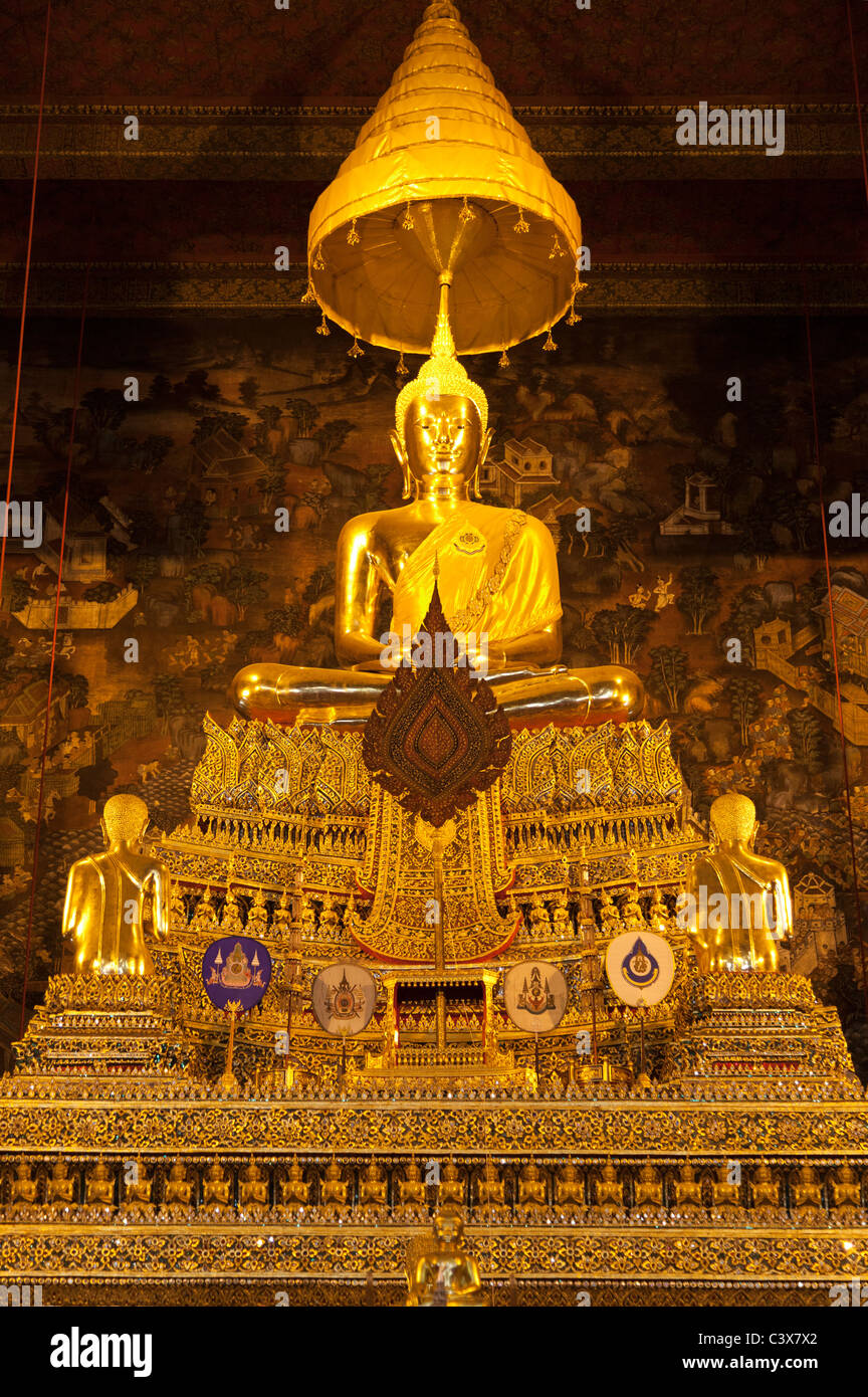 Wat Pho tempio, Bangkok - sublime Budda seduto 3 Foto Stock