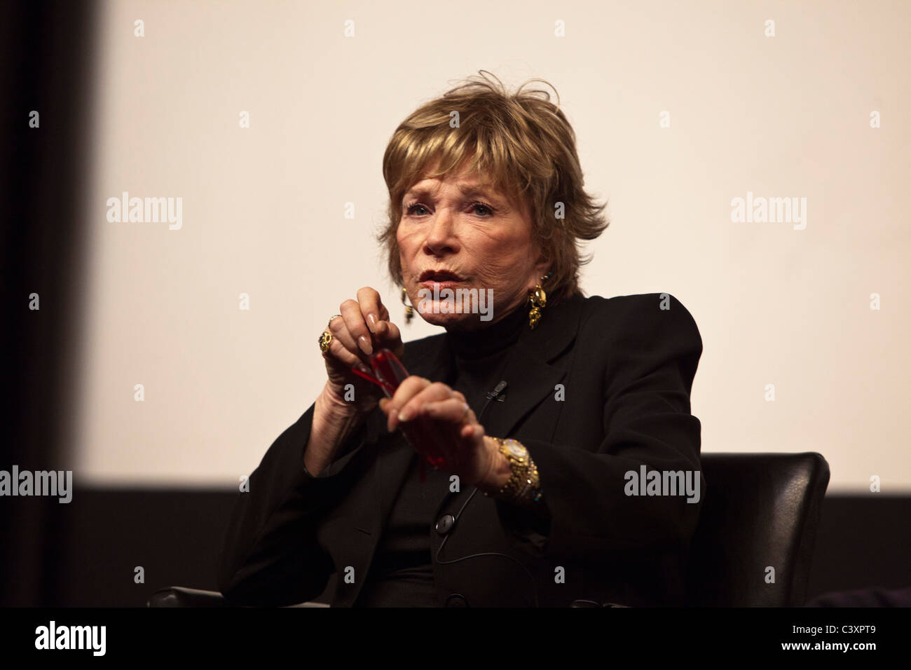Shirley MacLaine per promuovere il suo nuovo libro "sto su tutto ciò che e di altre confessioni' Foto Stock