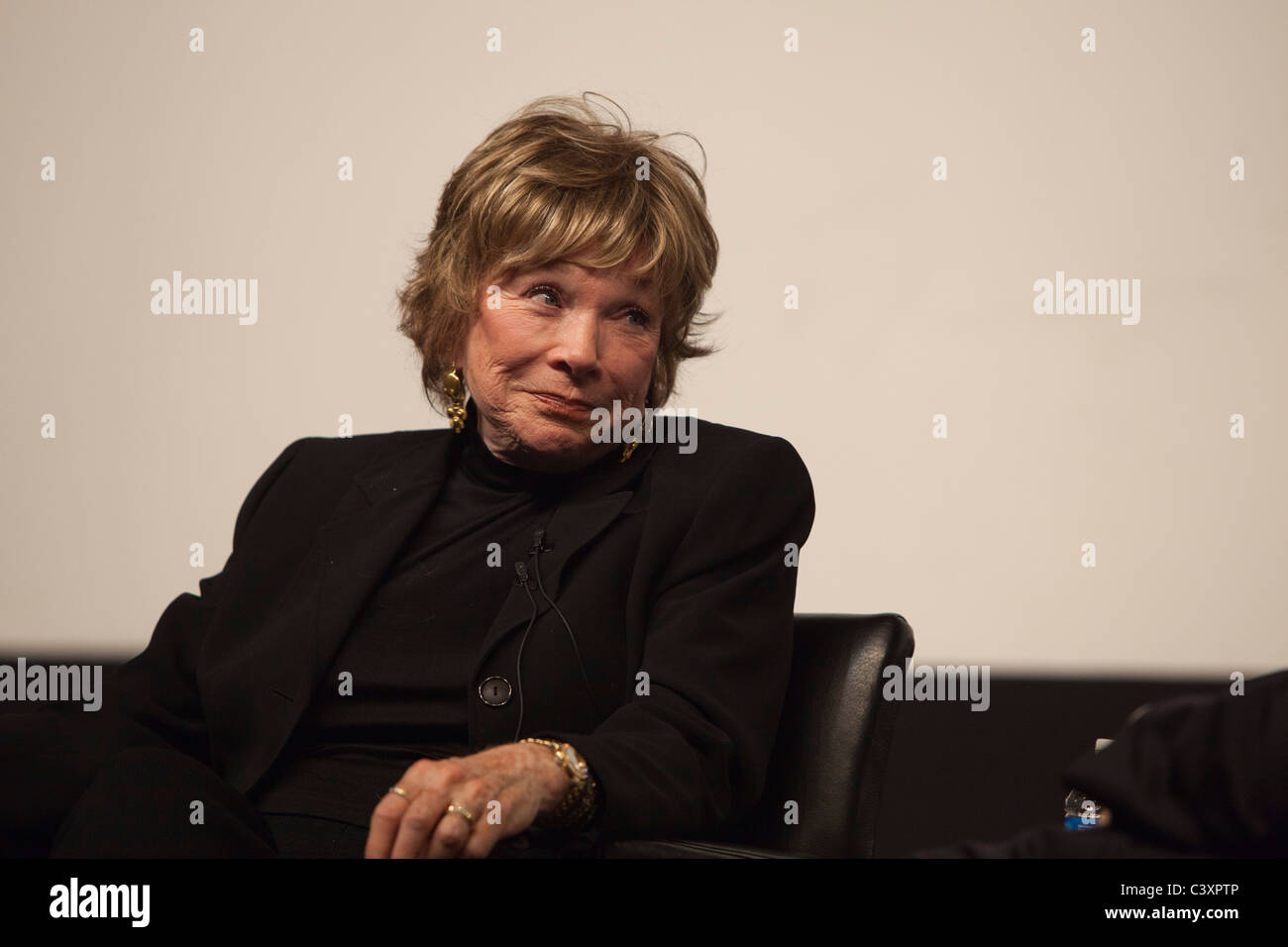 Shirley MacLaine per promuovere il suo nuovo libro "sto su tutto ciò che e di altre confessioni' Foto Stock