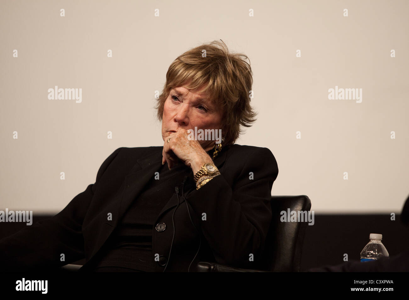 Shirley MacLaine promuovendo il suo libro "sto su tutto ciò che e di altre confessioni' Foto Stock