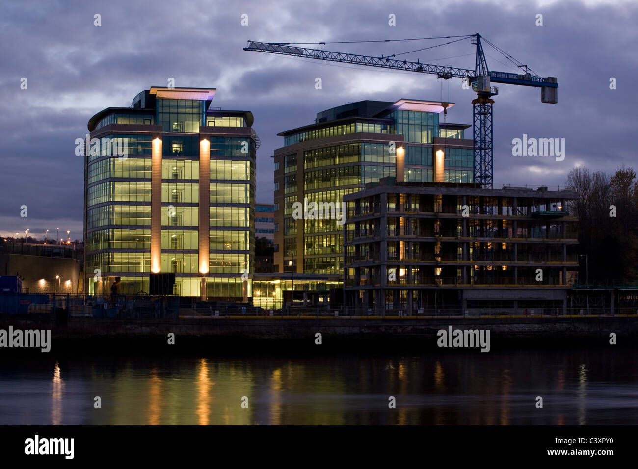 Nuovo edificio per uffici a Gateshead Quays sulle rive del Fiume Tyne Foto Stock