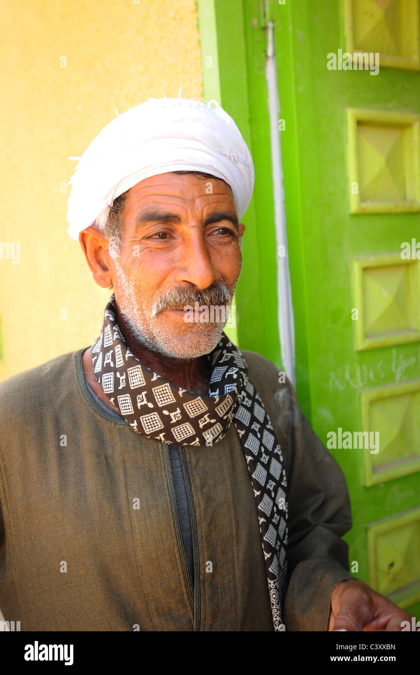 Africa Medio Oriente Egitto uomo egiziano in turbante 40's 50's Foto stock  - Alamy