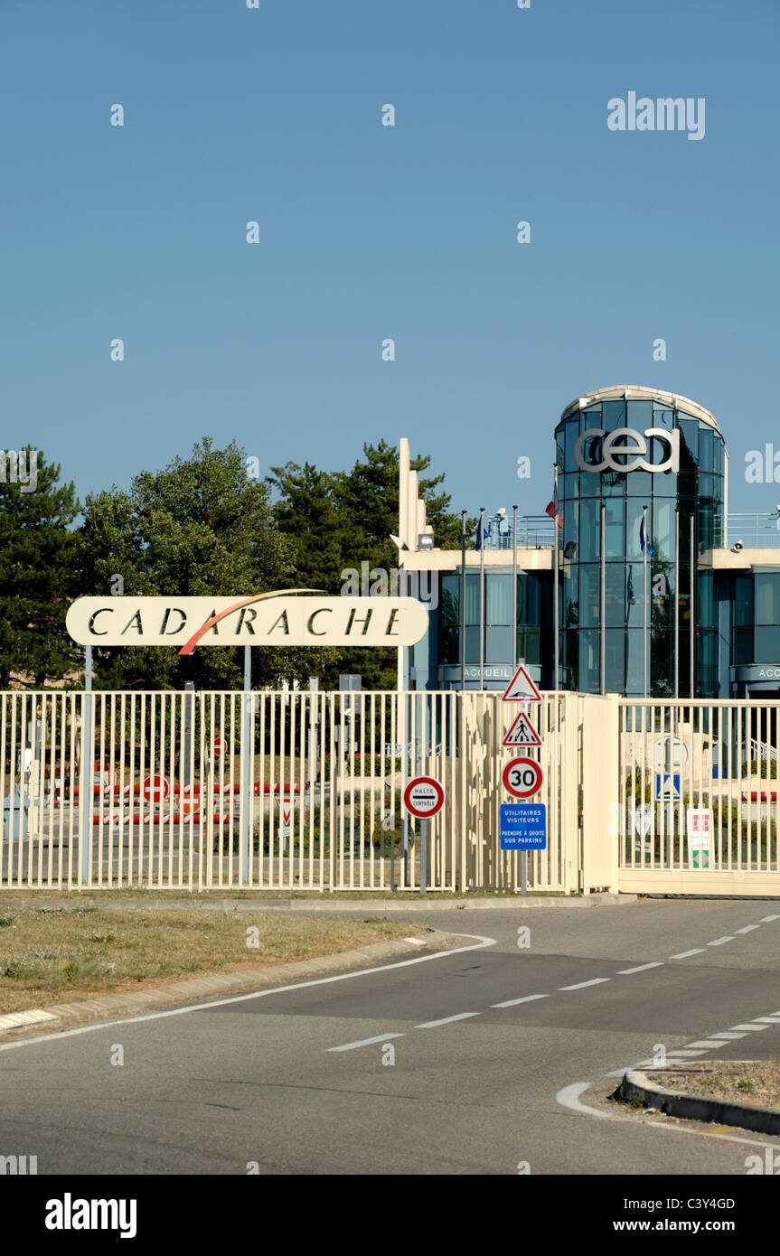 Ingresso di Cadarache Centro per la Ricerca Nucleare, sito del Tokamak Fusion nucleare dei reattori di potenza & progetto ITER, Provenza, Francia Foto Stock