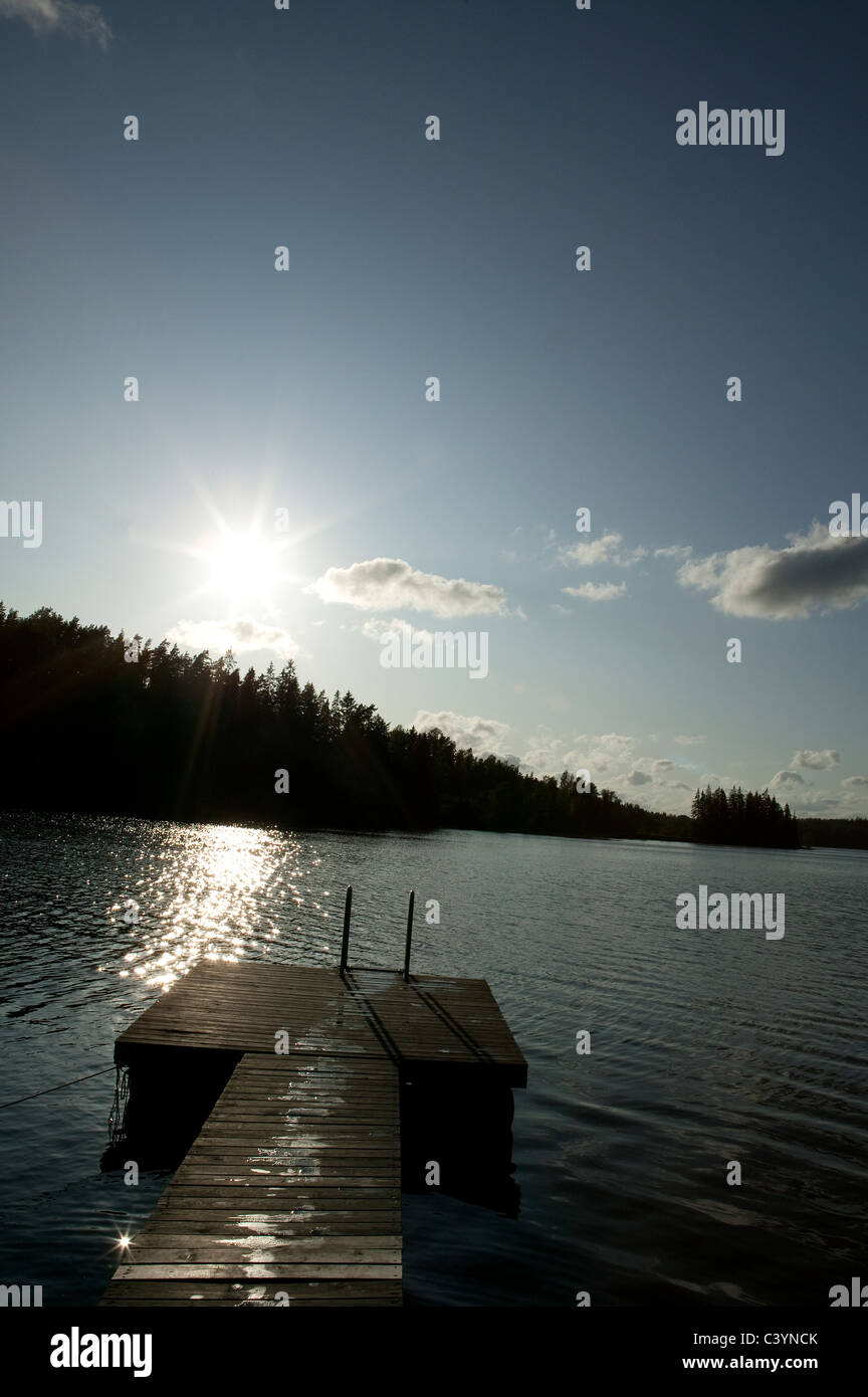Il lago di pier sun rivolta verso il tramonto della fotocamera Foto Stock