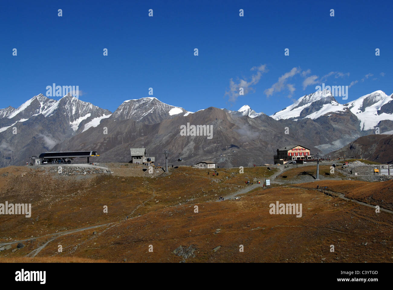 Il Cervino, Zermatt, Vallese, montagna, Schwarzsee, stazione di montagna, cavo antenna ferrovia, strada di montagna, alpi svizzere, Switzerla Foto Stock