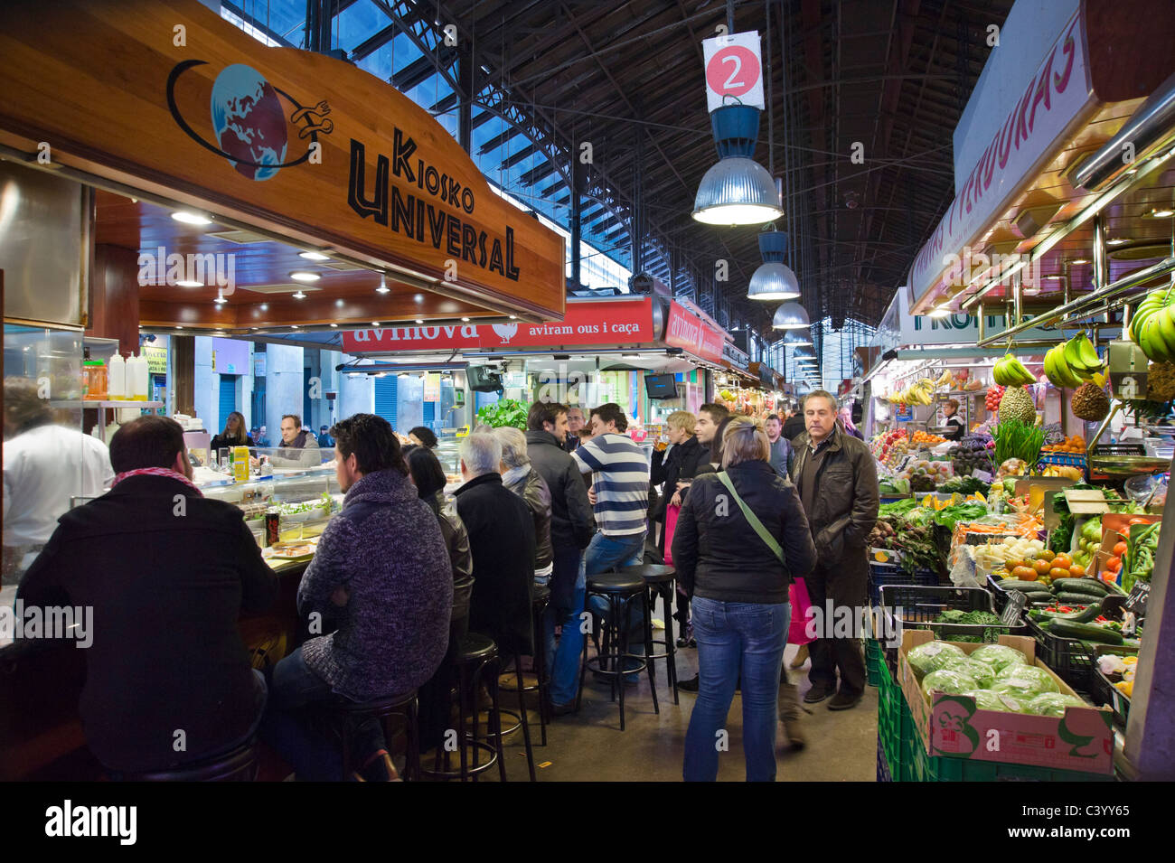 Snack bar a La Boqueria il mercato pubblico, La Rambla (Las Ramblas, Barcelona, Catalunya, Spagna Foto Stock