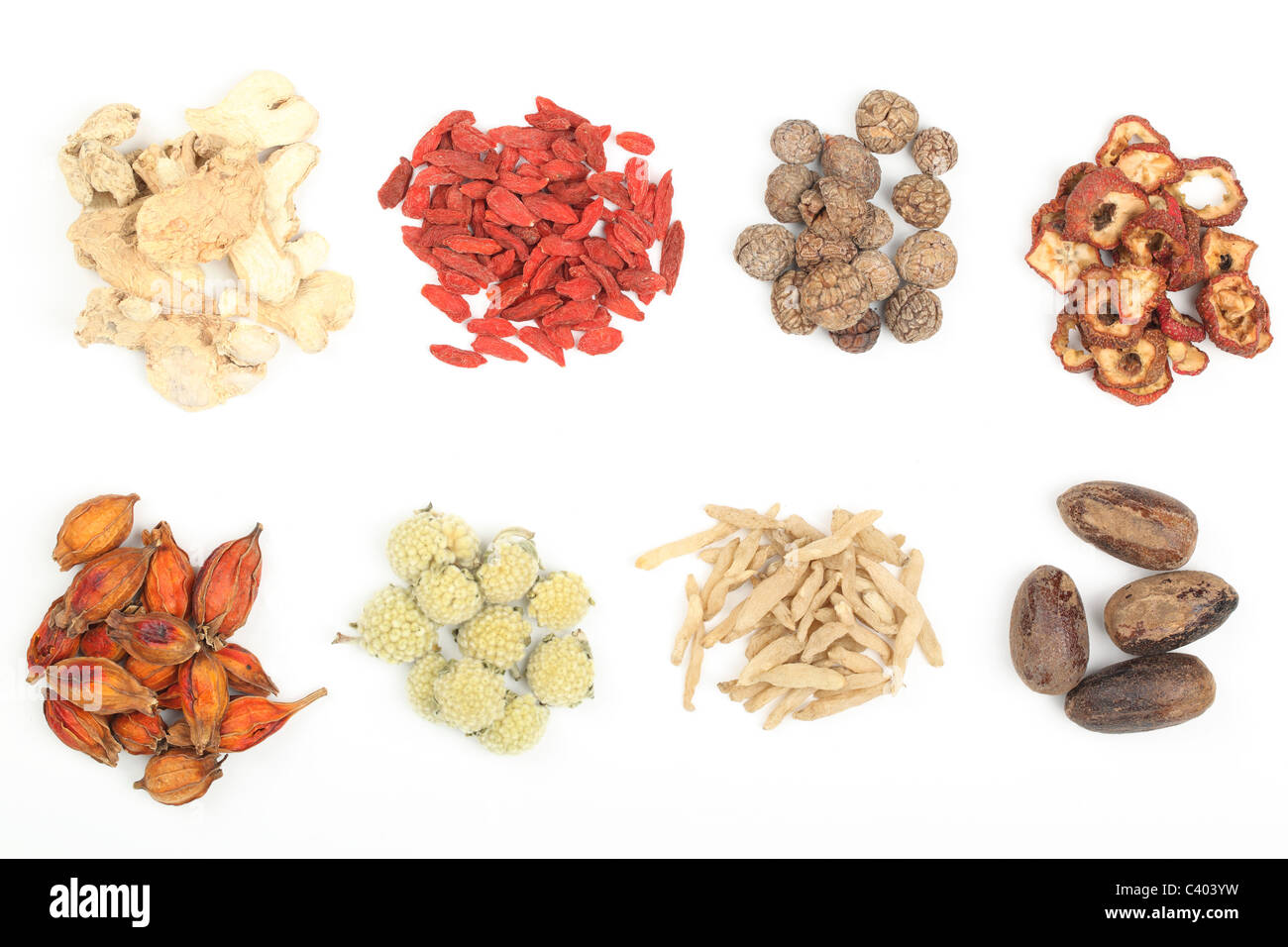 Pila di Medicina Tradizionale Cinese isolati su sfondo bianco. Foto Stock