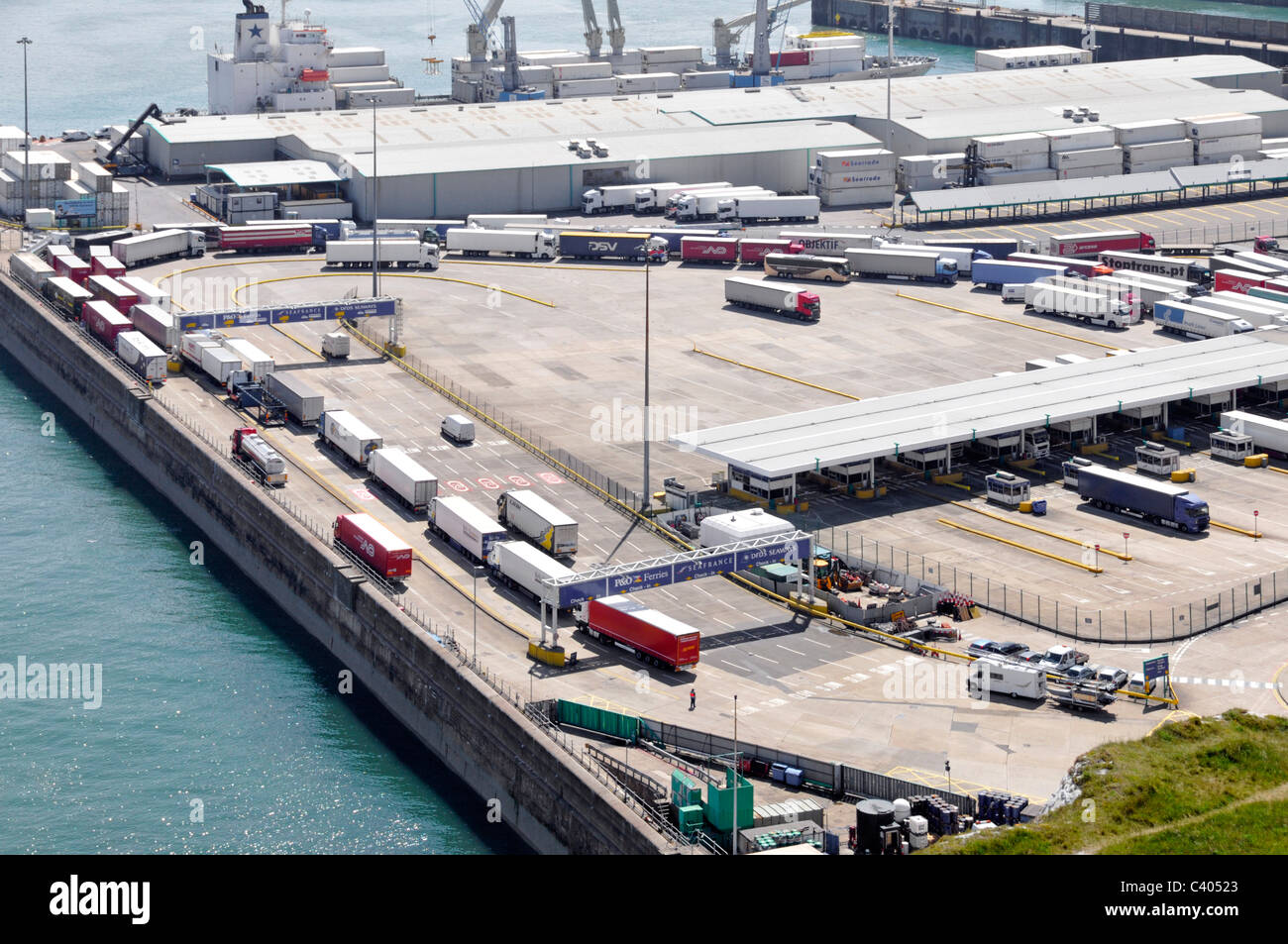 Dover Ferry Terminal veicolo area check in Foto Stock