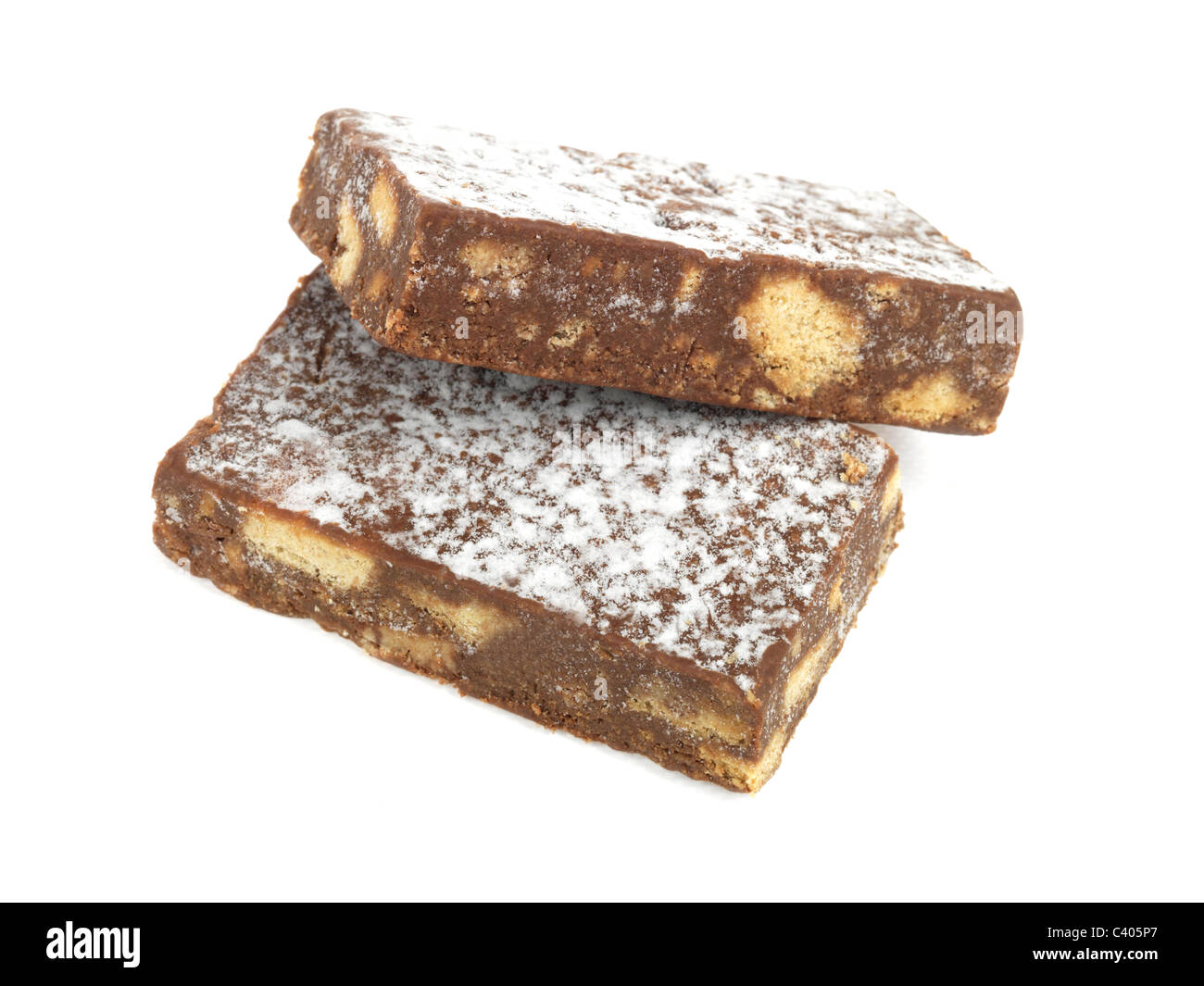 Appena fatti di cioccolato gustosi spuntini Slice con nessun popolo contro uno sfondo bianco con un tracciato di ritaglio Foto Stock