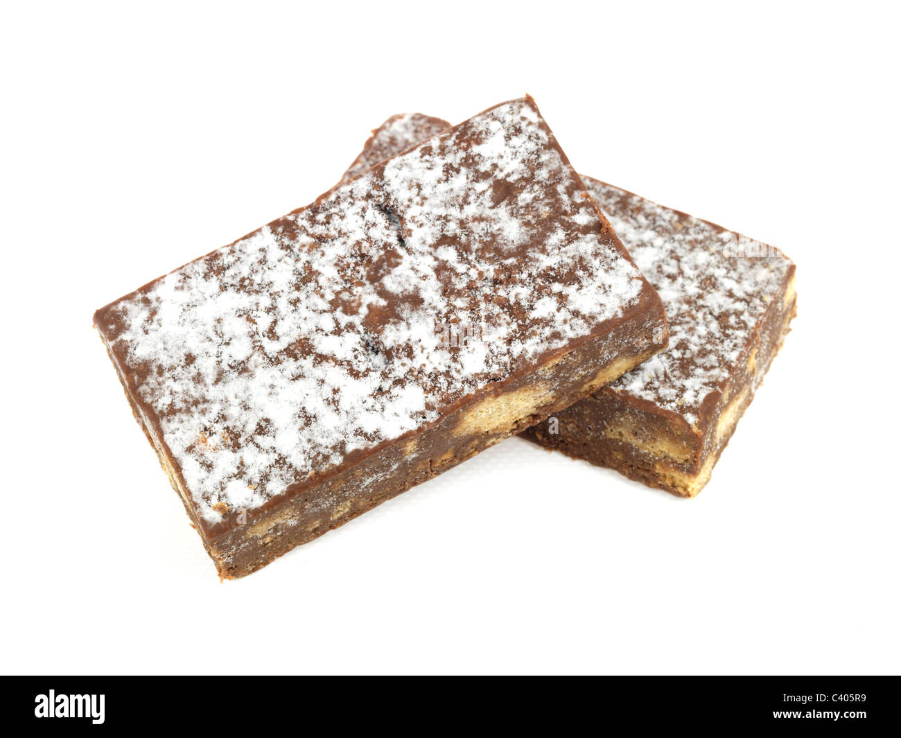 Appena fatti di cioccolato gustosi spuntini Slice con nessun popolo contro uno sfondo bianco con un tracciato di ritaglio Foto Stock