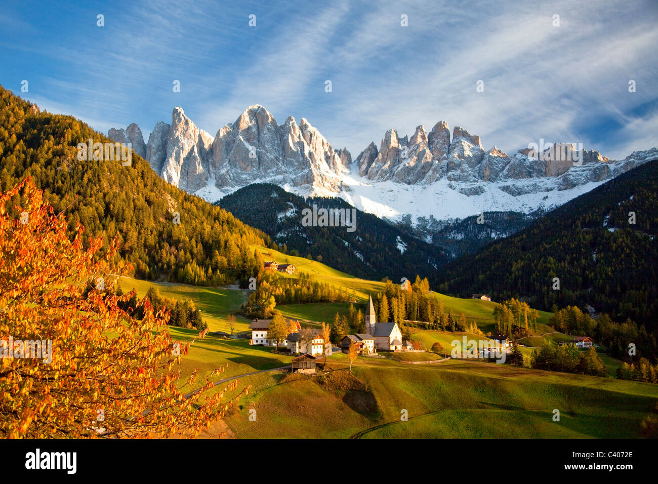 L'Italia, Europa, Dolomiti, le Alpi, UNESCO del patrimonio culturale mondiale, divertente, Villnoss, Santa Maddalena, chiesa Foto Stock