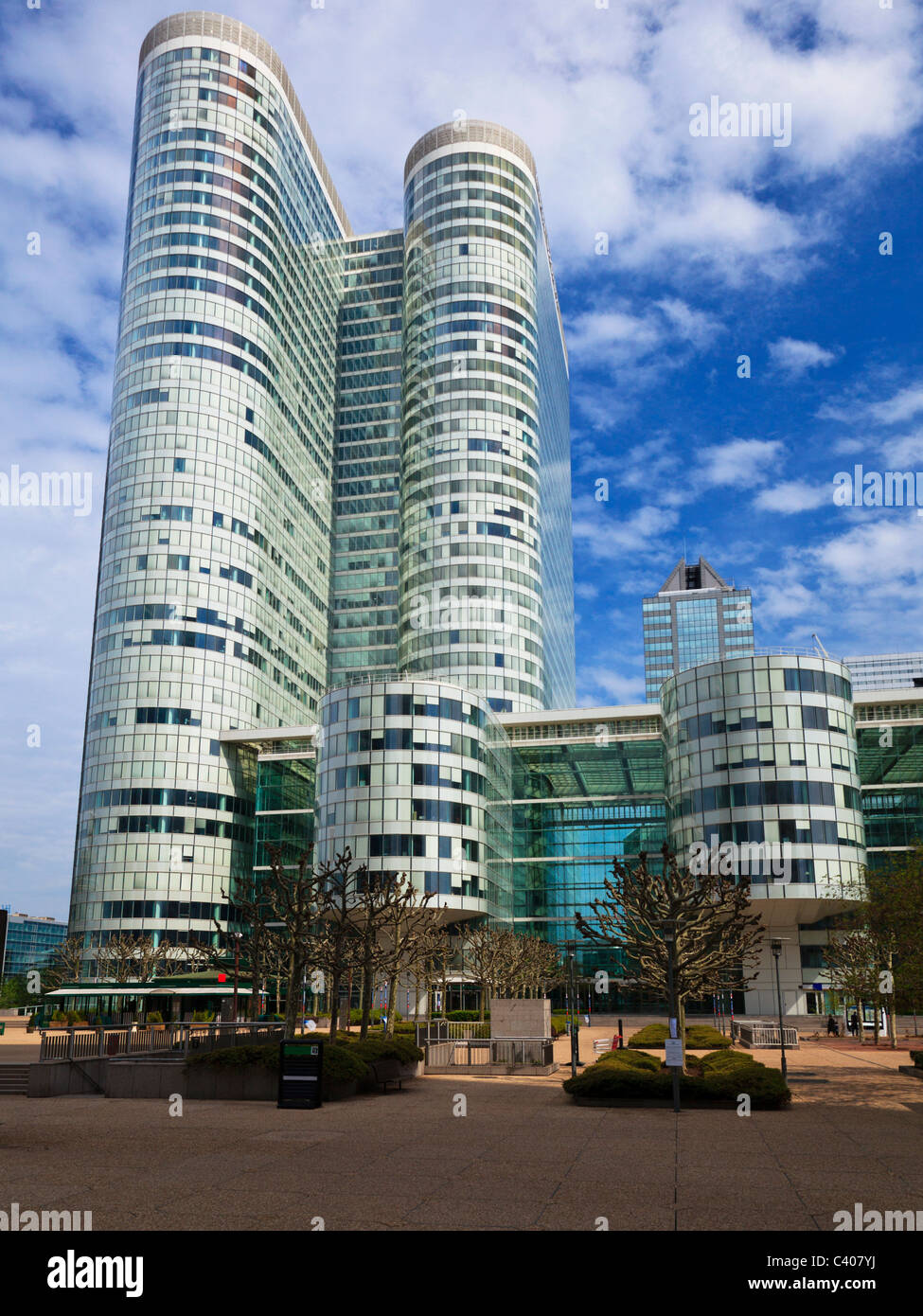 Unico grattacielo nel famoso quartiere finanziario e commerciale di Parigi - La Defense. Foto Stock