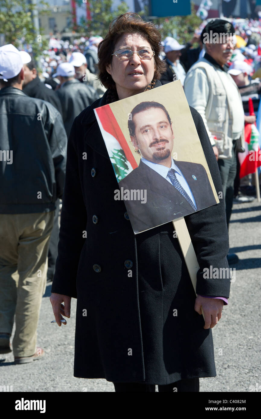Sostenitore di Rafic Hariri figlio detenute saad hariri poster Foto Stock
