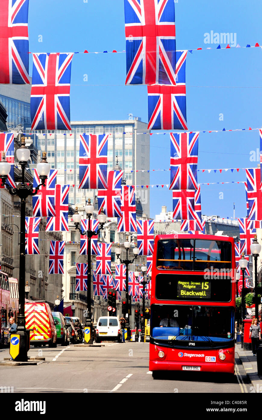Regent Street London decorate con Union Jack per il Royal Wedding Foto Stock