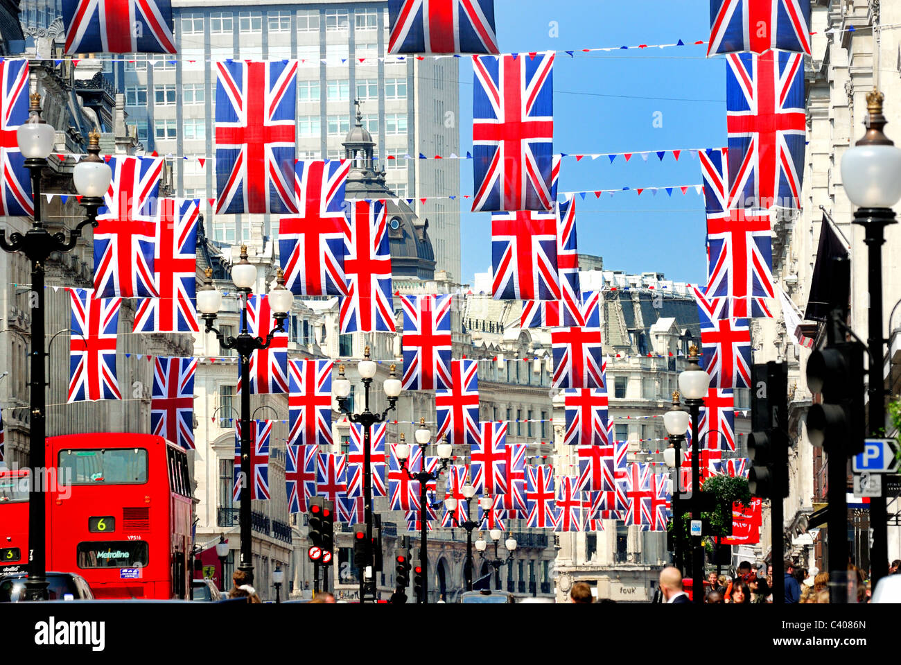 Regent Street London decorate con Union Jack per il Royal Wedding Foto Stock