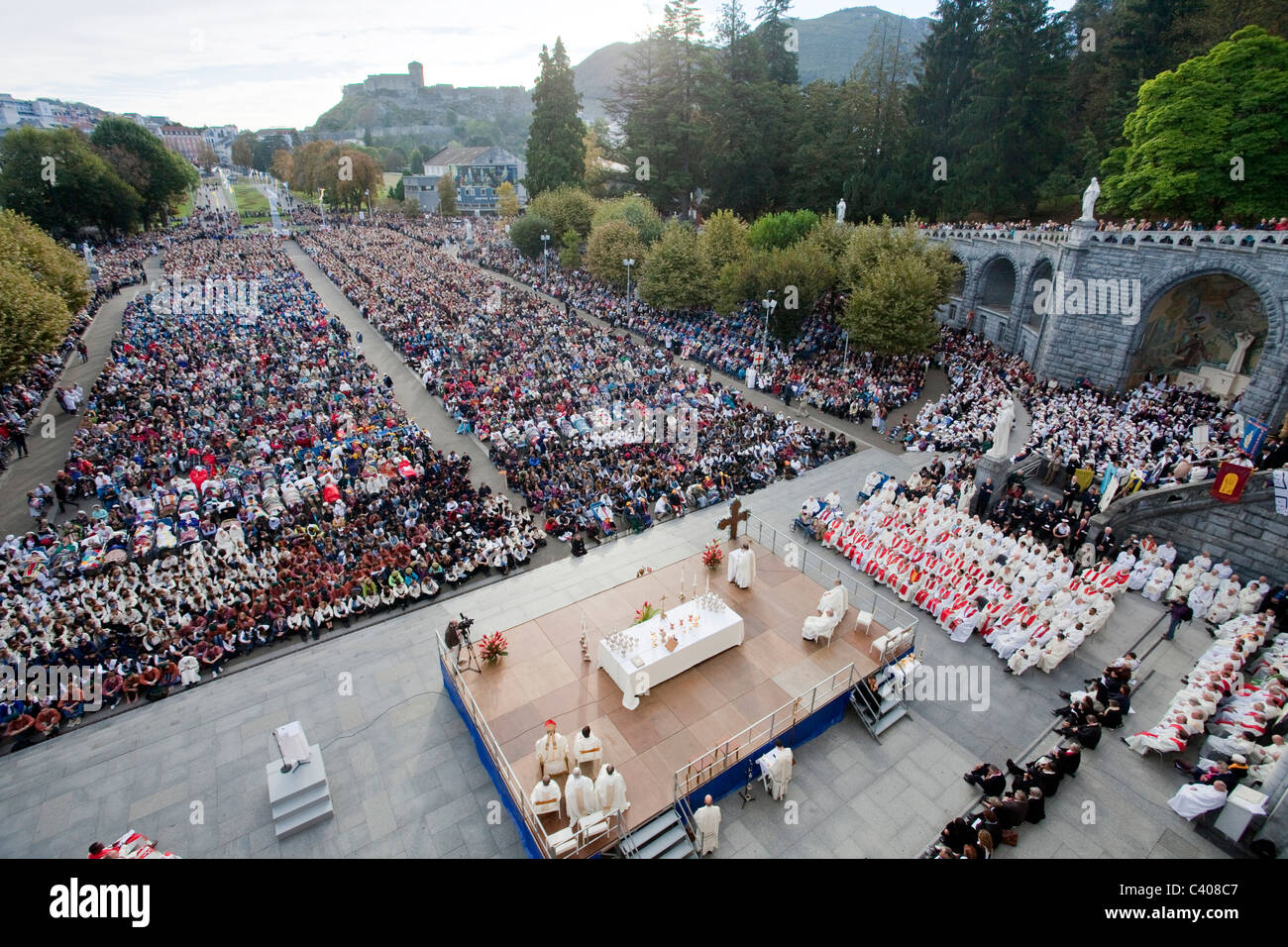 Francia, Europa, Lourdes, Pirenei, luogo di pellegrinaggio di speranza, miracolo, disabili, ostacola, credenti, creditori, religione, equo, Foto Stock