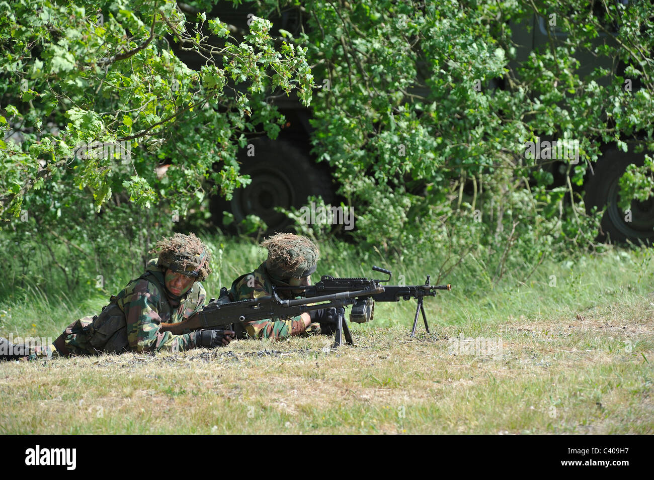 Belga di soldati di fanteria sparando Minimi M2 e MAG M2 mitragliatrici durante l'esercizio, Belgio Foto Stock