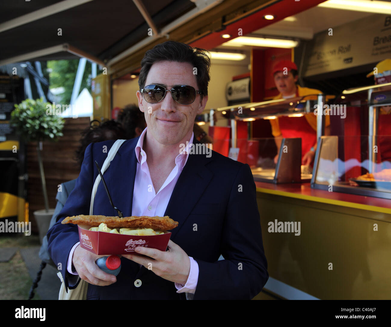 Rob Brydon con pesce n chip, il Chelsea Flower Show 2011 Foto Stock