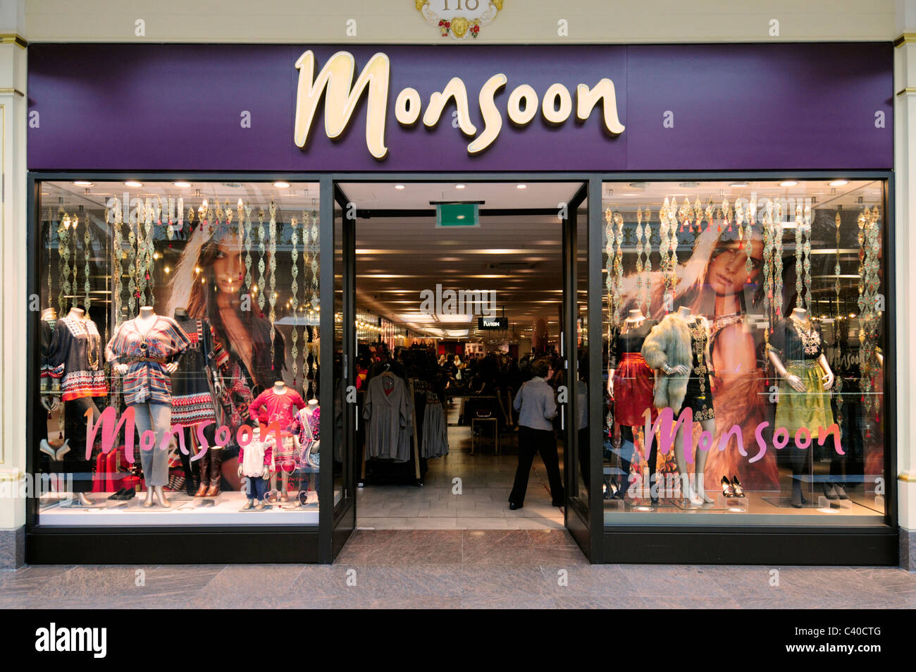 Monsoon abbigliamento donna abbigliamento da donna femmina Ragazza donna vestito su misura Foto Stock